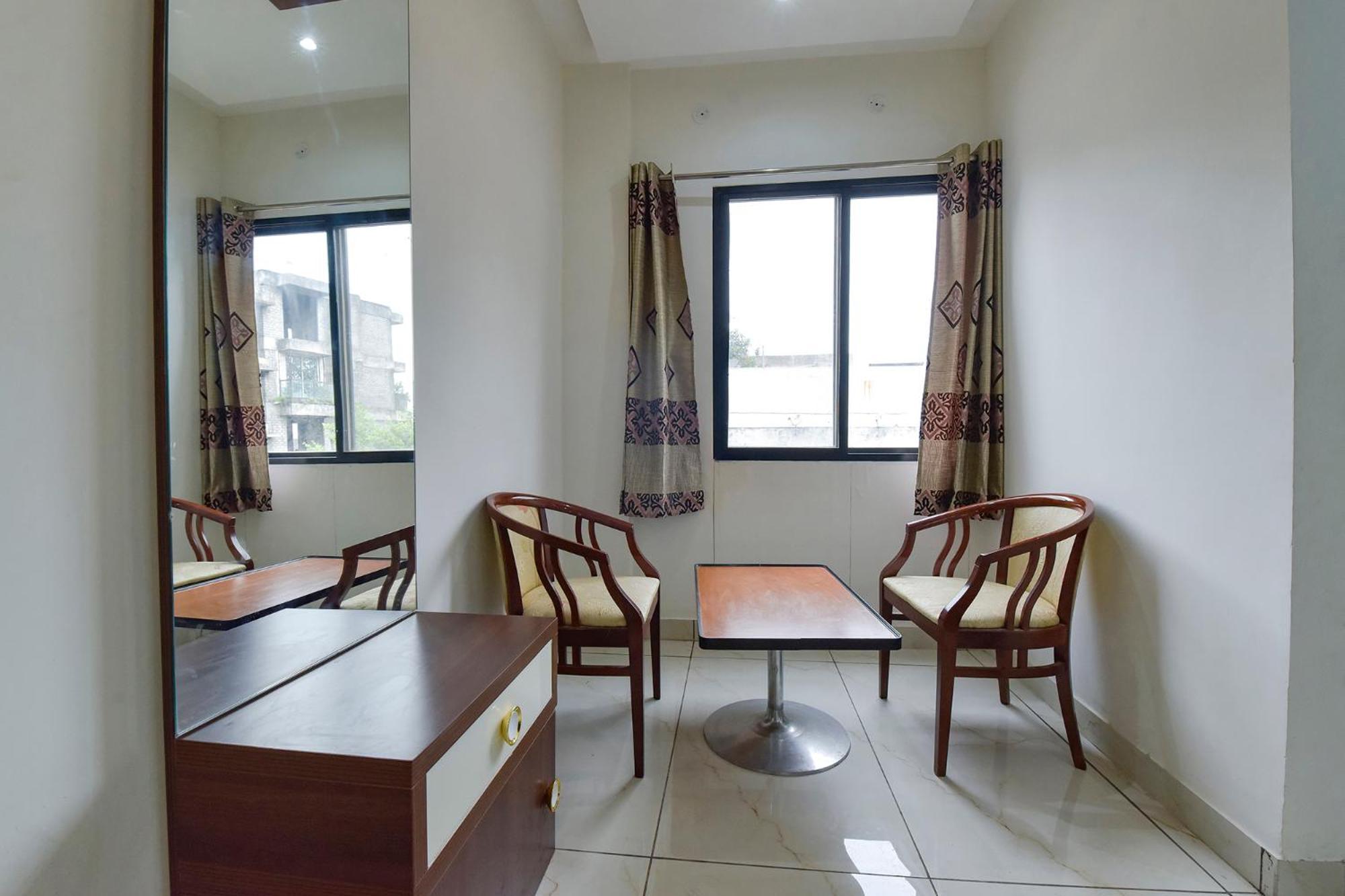 Fabhotel Grand Vista *