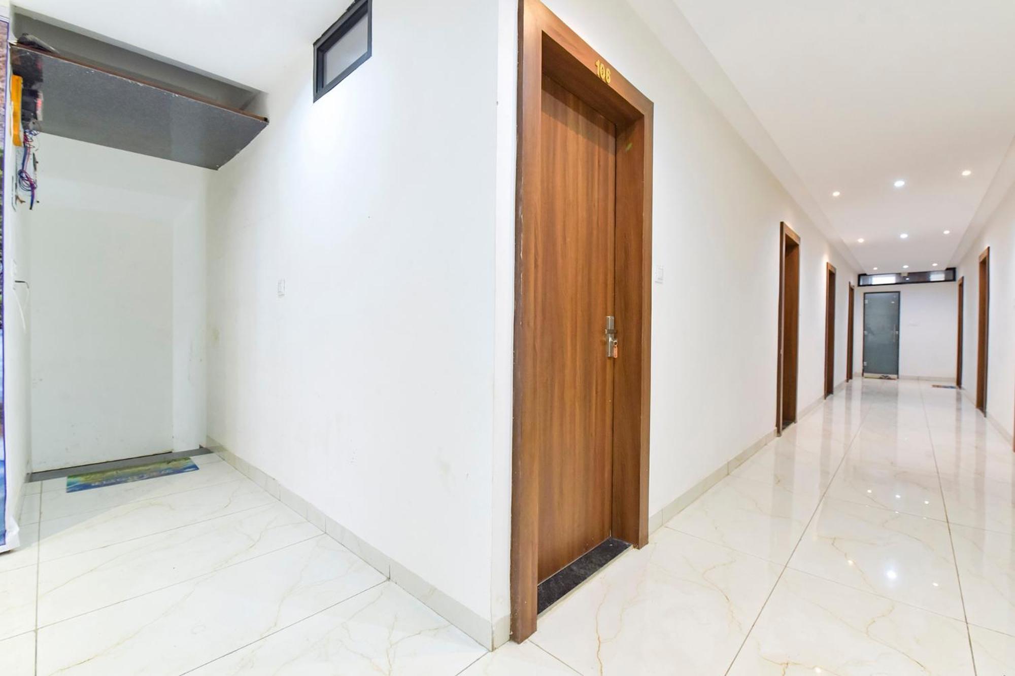 Fabhotel Grand Vista Hotel
