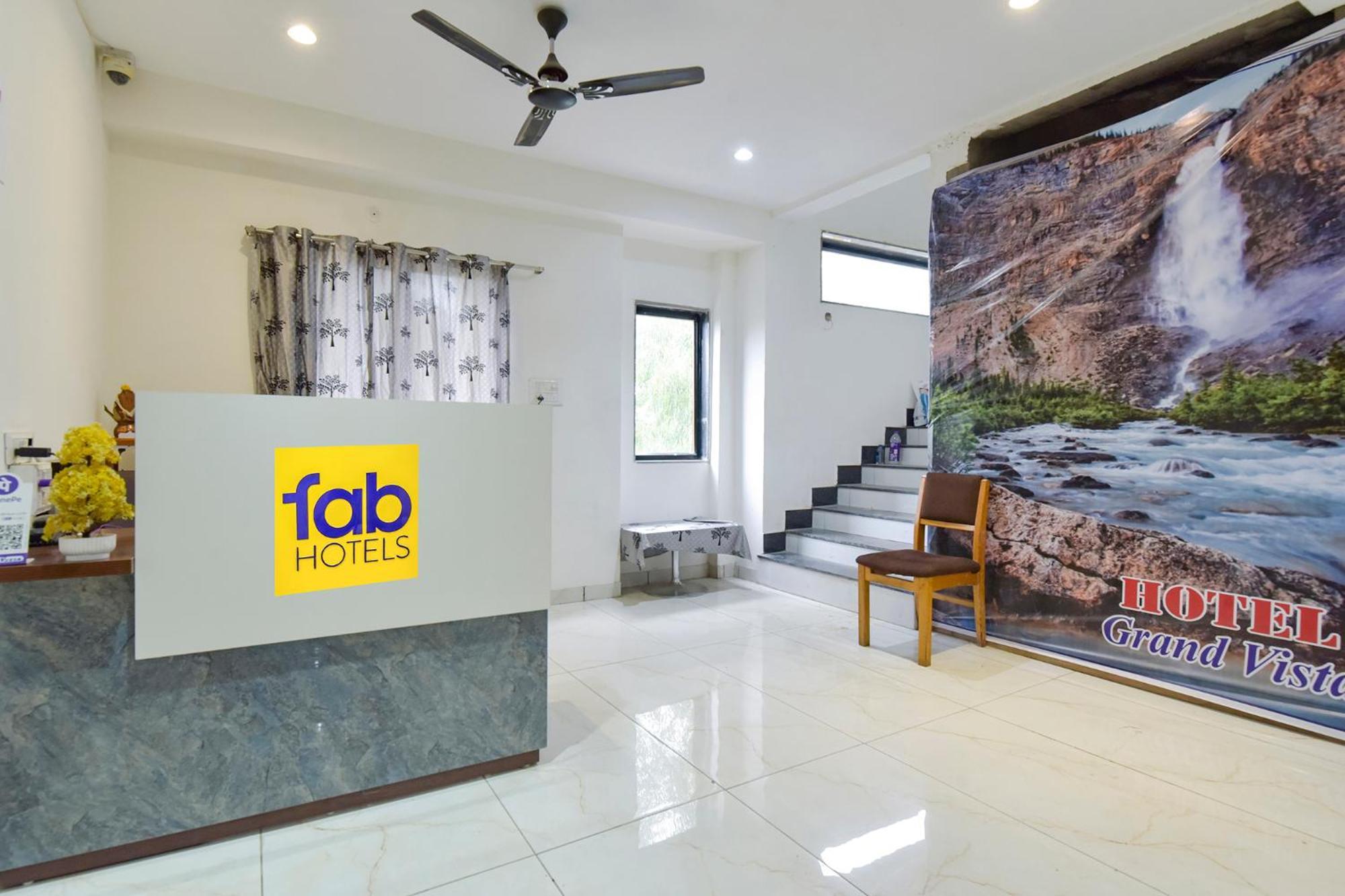 Hotel Fabhotel Grand Vista
